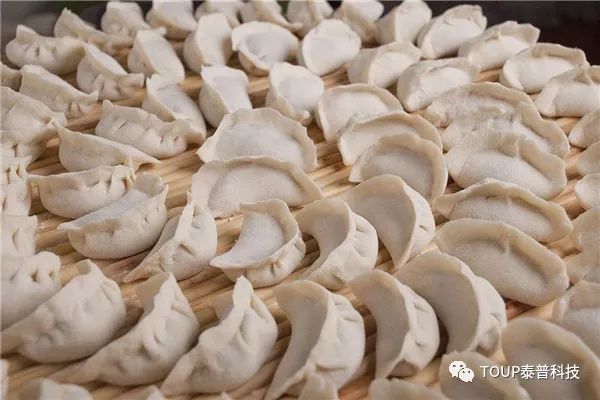冬至不端餃子碗，凍掉耳朵沒人管。